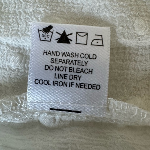 ❤️ Ro & De Cream Ruffled Blouse with Bib Collar and Short Sleeves - Picture 7 of 7